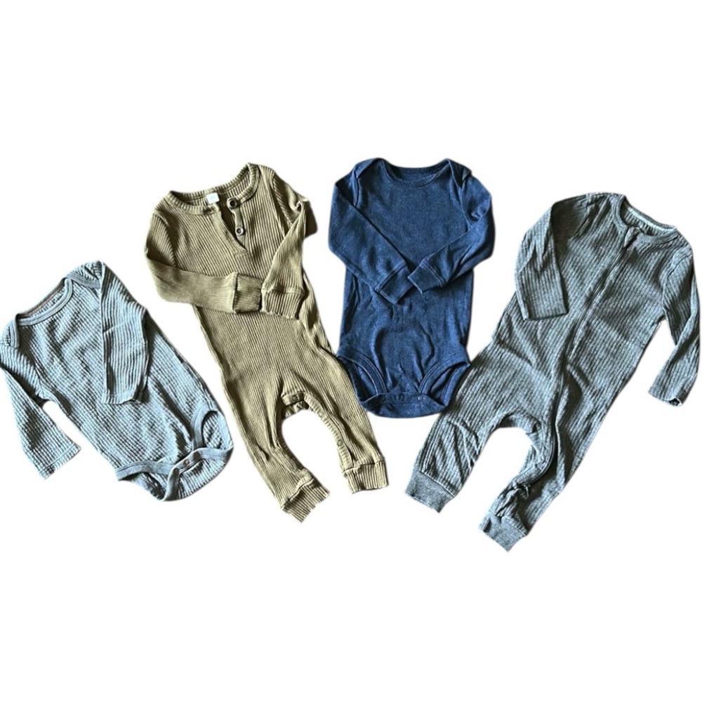 Set of Four Ribbed Plain Zip Baby Onesies in Gray Blue and Green 6-9 months